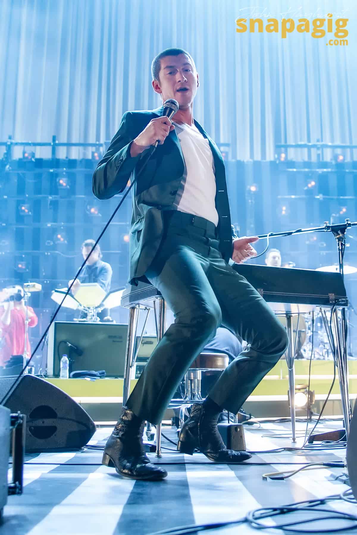 LIVE REVIEW ARCTIC MONKEYS [SHEFFIELD ARENA] 18th